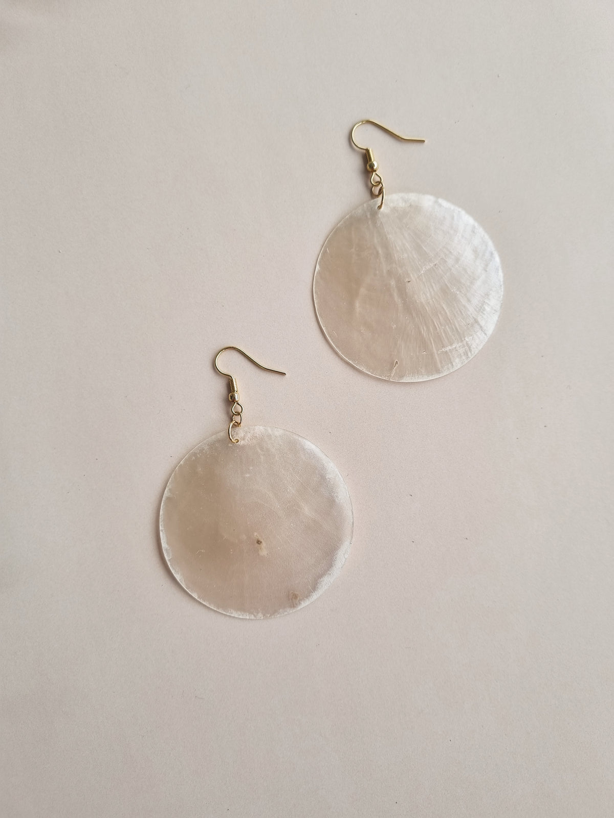 Elora Capiz Shell Earrings – Moni The Label