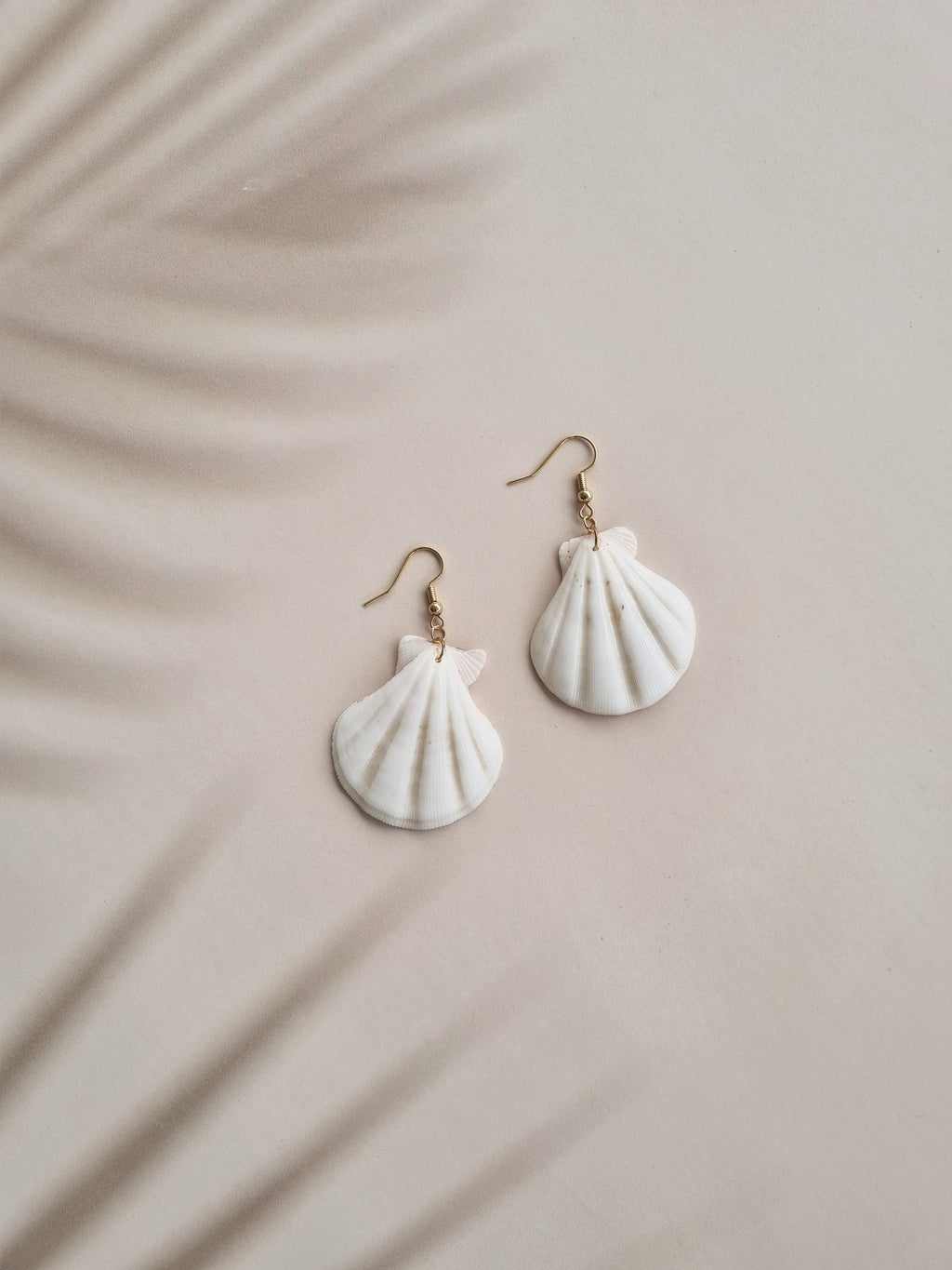 Enari Scallop Shell Earrings – Moni The Label